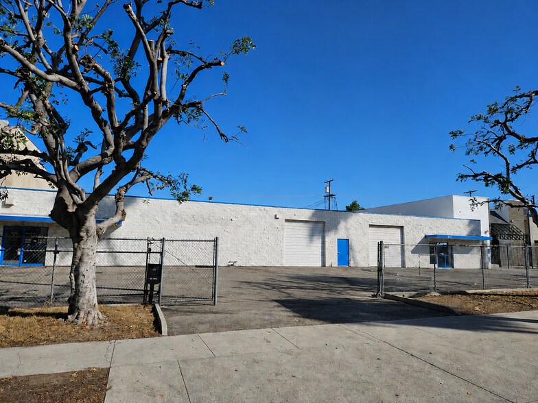 Primary Photo Of 325-329 Mira Loma Ave, Glendale Manufacturing For Lease