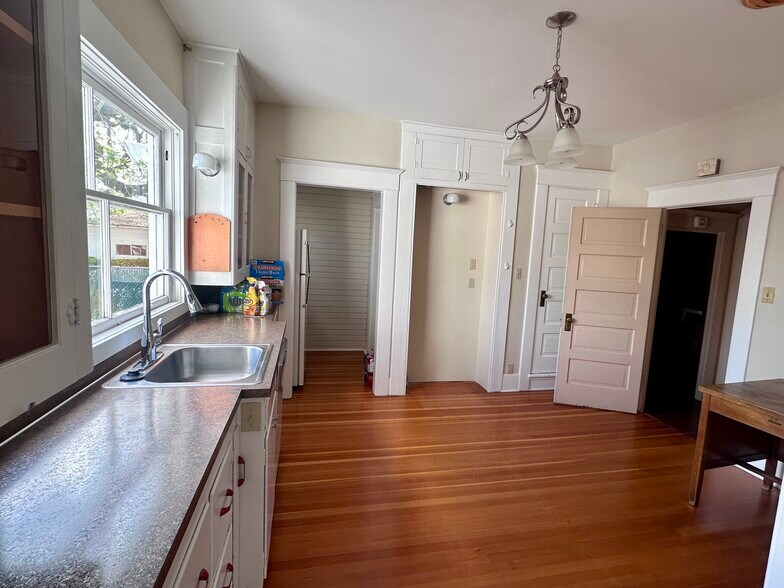 More Photos Of 520 3rd ave, Albany Office For Lease