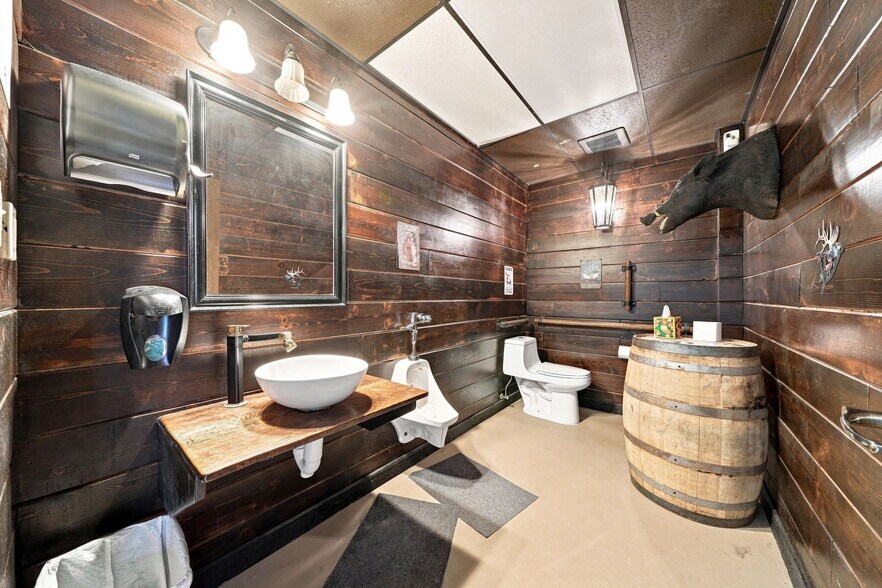 More Photos Of 68 W Maiden St, Washington Freestanding For Sale