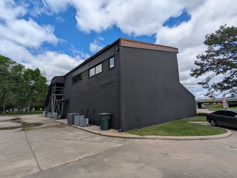 More Photos Of 7945 Eastex Fwy, Beaumont Office For Sale