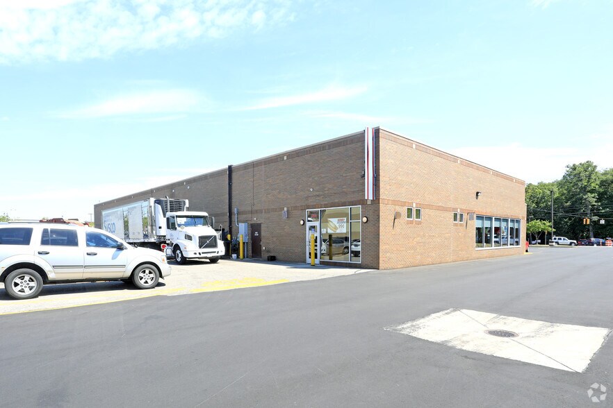 More Photos Of 3010-3224 Walton Blvd, Rochester Unknown For Lease