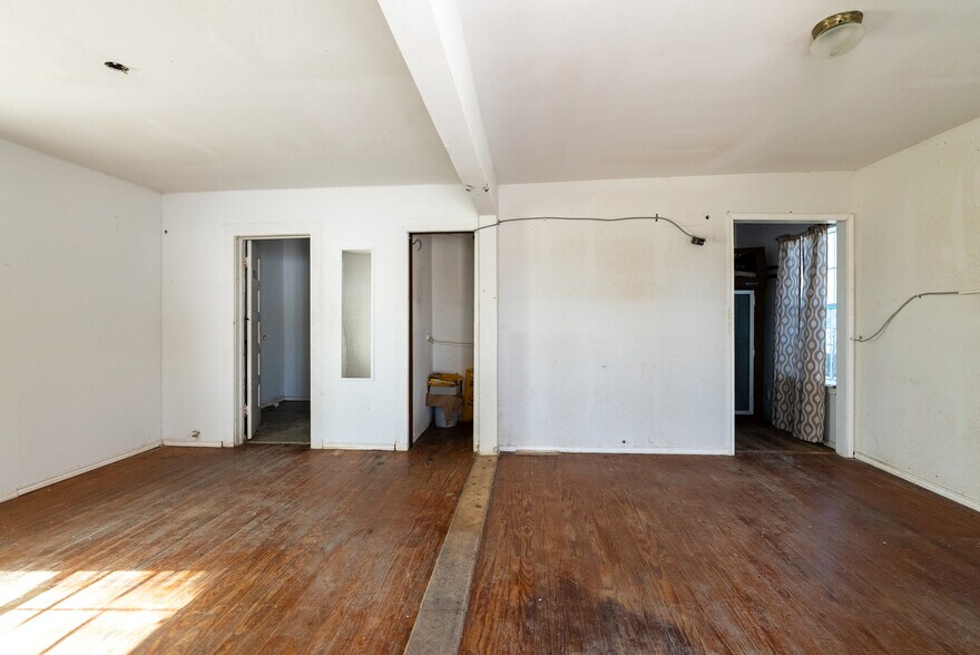 More Photos Of 3063 Main St, Ingleside Restaurant For Sale