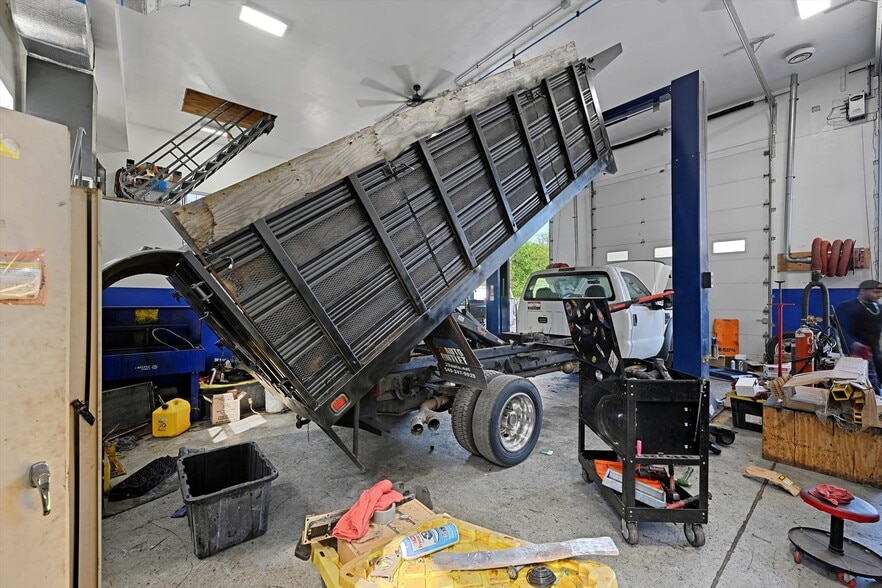 More Photos Of 2451 Baltimore Blvd, Finksburg Auto Repair For Sale