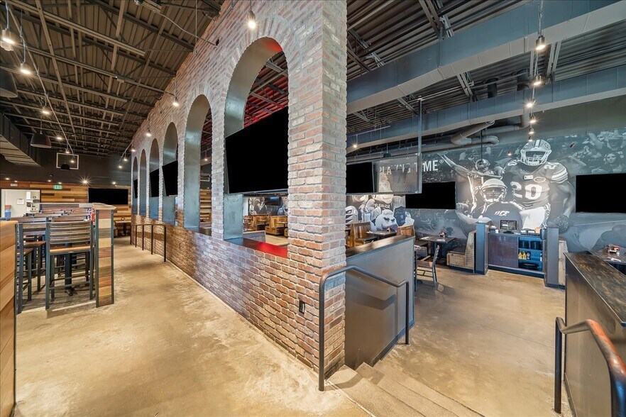 More Photos Of 8550 Napolo Dr, Melbourne Restaurant For Sale