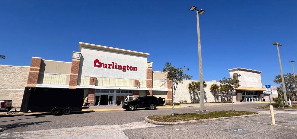 More Photos Of 6401 Tacoma Dr, Port Richey Department Store For Lease