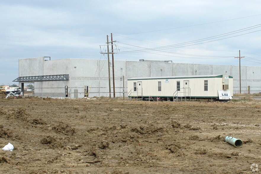 More Photos Of 7735-7855 Memorial Blvd, Port Arthur Unknown For Lease