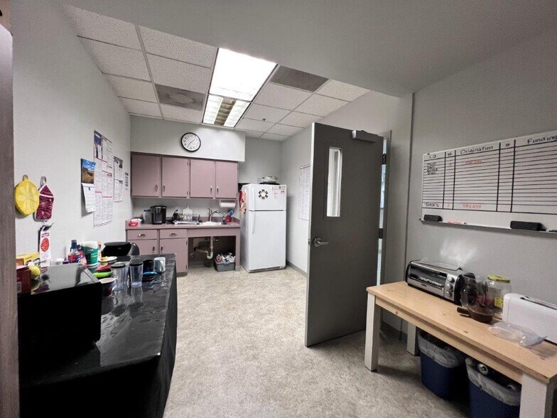 More Photos Of 415 Knollcrest Dr, Redding Office For Sale