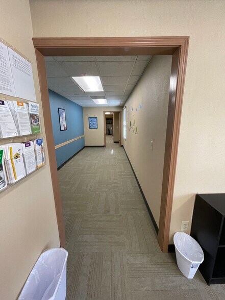 More Photos Of 1320-1326 Meridian Dr, Woodburn Office For Lease