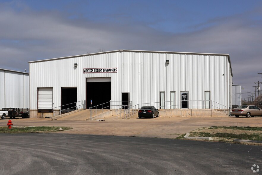 More Photos Of 400 S Eagle Ln, Oklahoma City Warehouse For Lease