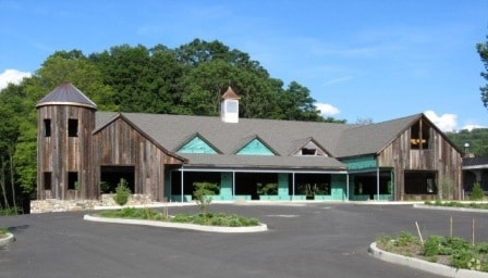 More Photos Of 641 Main St s, Woodbury Freestanding For Lease