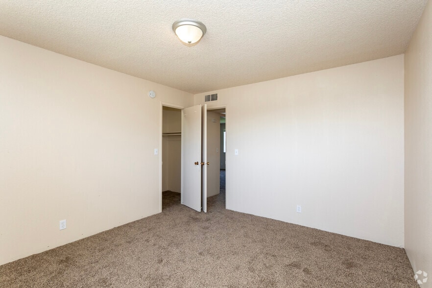 More Photos Of 1905 E Pontiac Way, Fresno Apartments For Sale