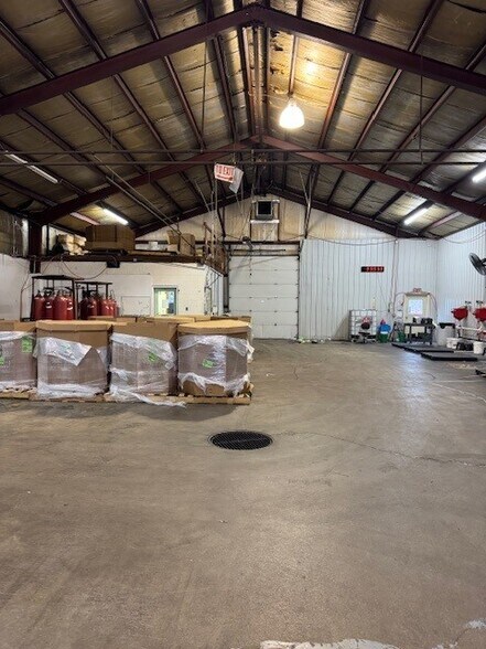 More Photos Of 504 Jackson St, Huntington Warehouse For Sale