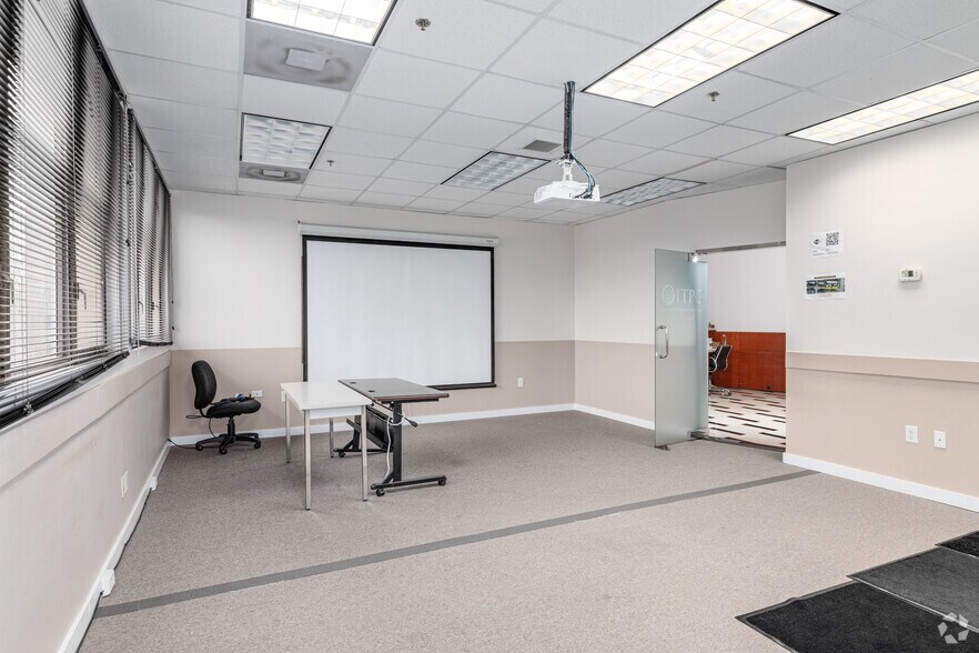 More Photos Of 1964 Gallows Rd, Vienna Office For Sale