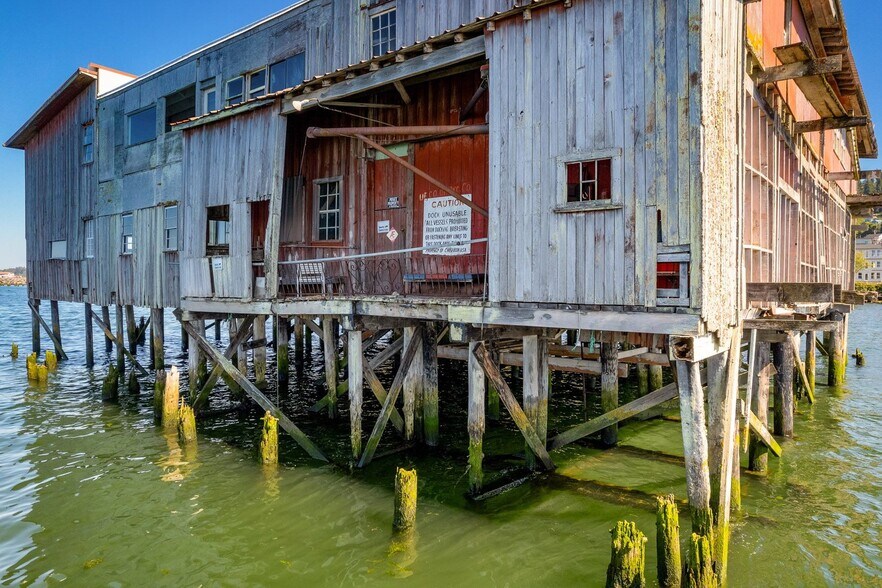 More Photos Of 100 31st St, Astoria Warehouse For Sale