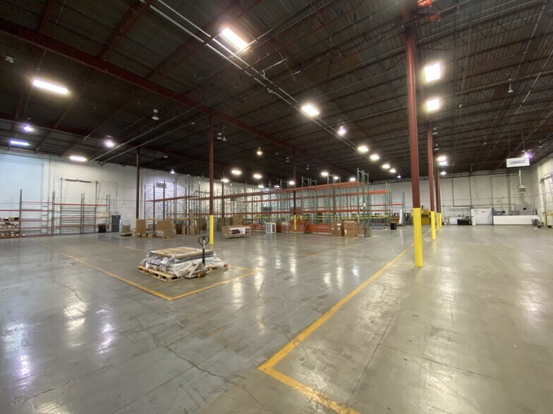 More Photos Of 40-60 Industrial Pky, Cheektowaga Warehouse For Lease