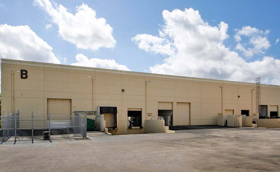 More Photos Of 6250-6270 N Hiatus Rd, Tamarac Unknown For Lease