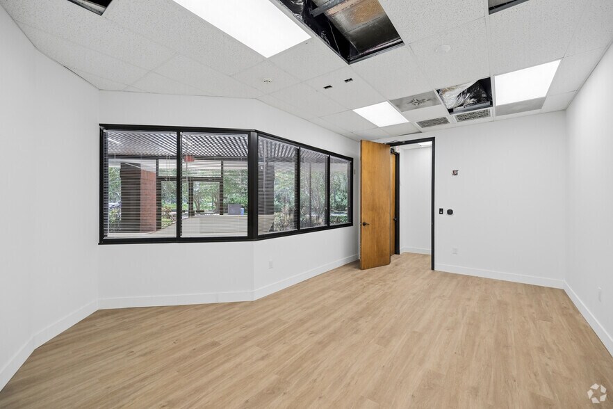 More Photos Of 16001 Bay Vista Dr, Clearwater Office For Lease