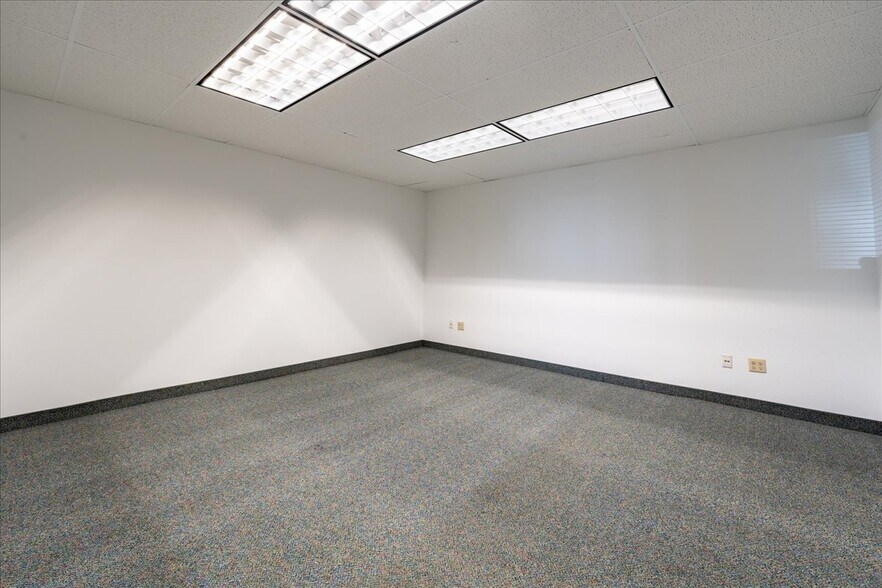 More Photos Of 2151 Van Horn Rd, Fairbanks Warehouse For Lease