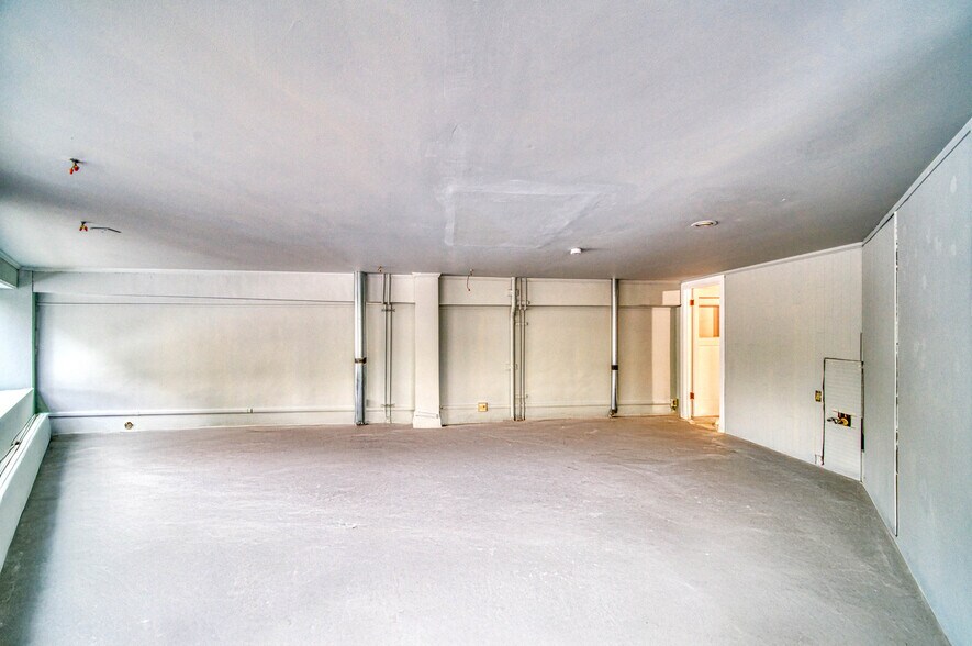 More Photos Of 123 S Van Ness Ave, San Francisco Storefront For Lease