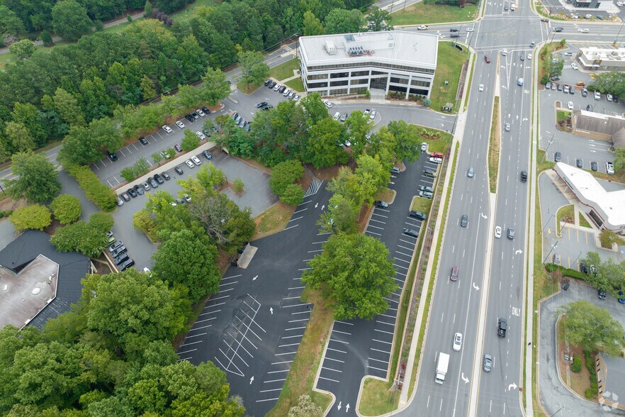 More Photos Of 3300 Battleground Ave, Greensboro Office For Lease