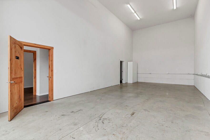 More Photos Of 3603-3633 Candlewood Ct NE, Keizer Warehouse For Sale