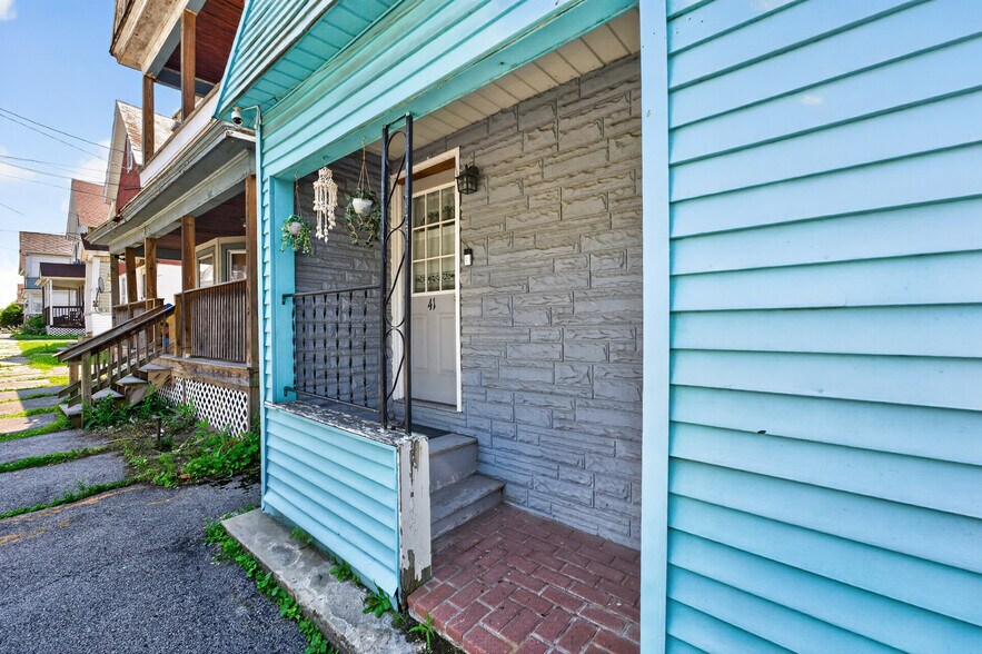 More Photos Of 41 Chestnut St, Amsterdam Storefront Retail Residential For Sale