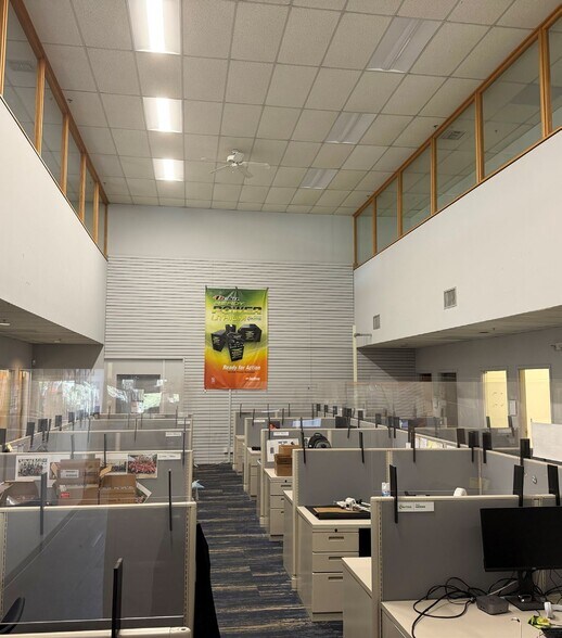 More Photos Of 5949 Jackson Rd, Ann Arbor Distribution For Lease