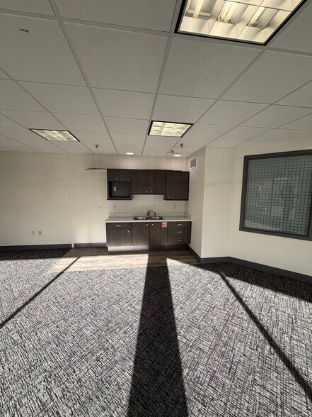 More Photos Of 588 3 Mile Rd, Grand Rapids Medical For Lease