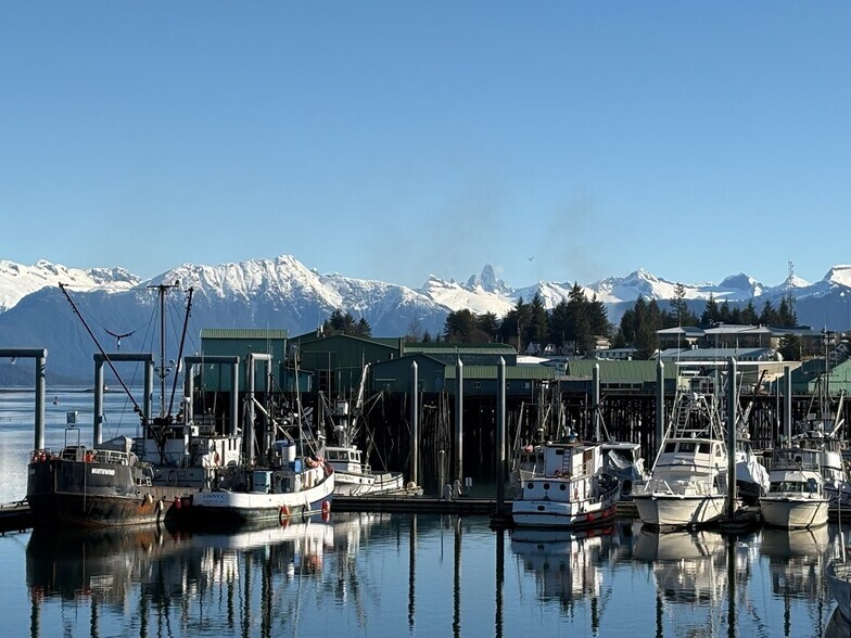 Primary Photo Of 306 Nordic dr, Petersburg Freestanding For Sale