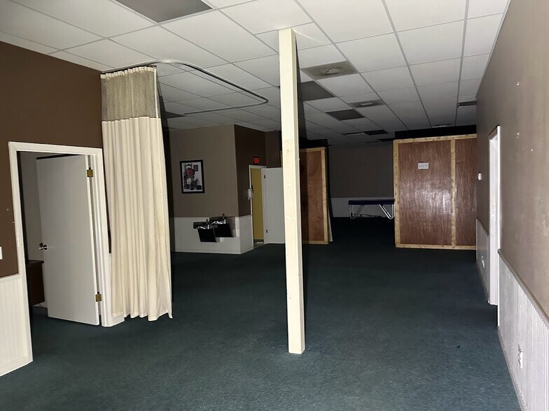 More Photos Of 821 NE 36th Terrace, Ocala Department Store For Lease