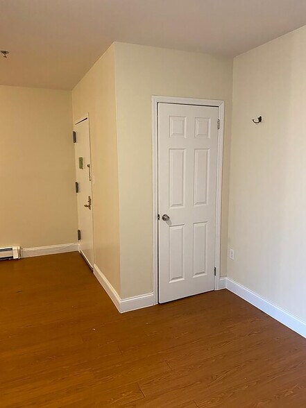 More Photos Of 533 E 2nd Ave, Roselle Apartments For Sale