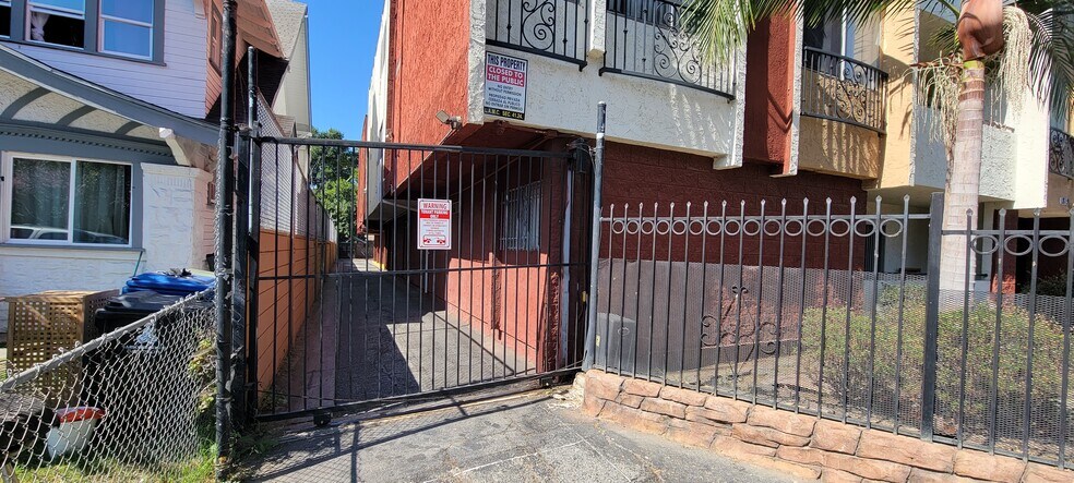 More Photos Of 1819 S Gramercy Pl, Los Angeles Apartments For Sale