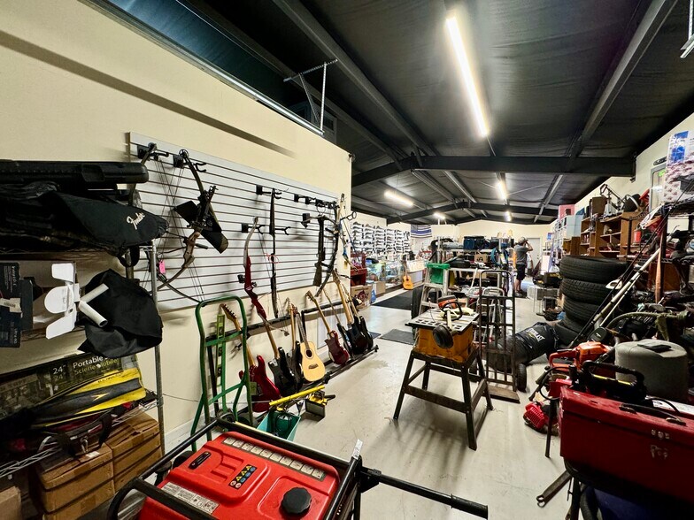 More Photos Of 300 W Broadway St, Morrilton Storefront For Sale