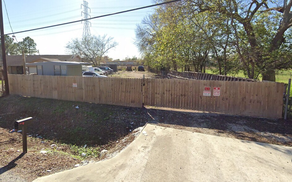 More Photos Of 4828 Baton Rouge St, Houston Land For Lease