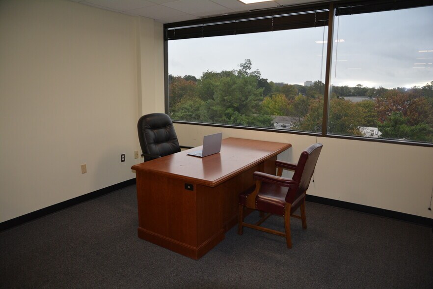 More Photos Of 438 N Frederick Ave, Gaithersburg Medical For Sale