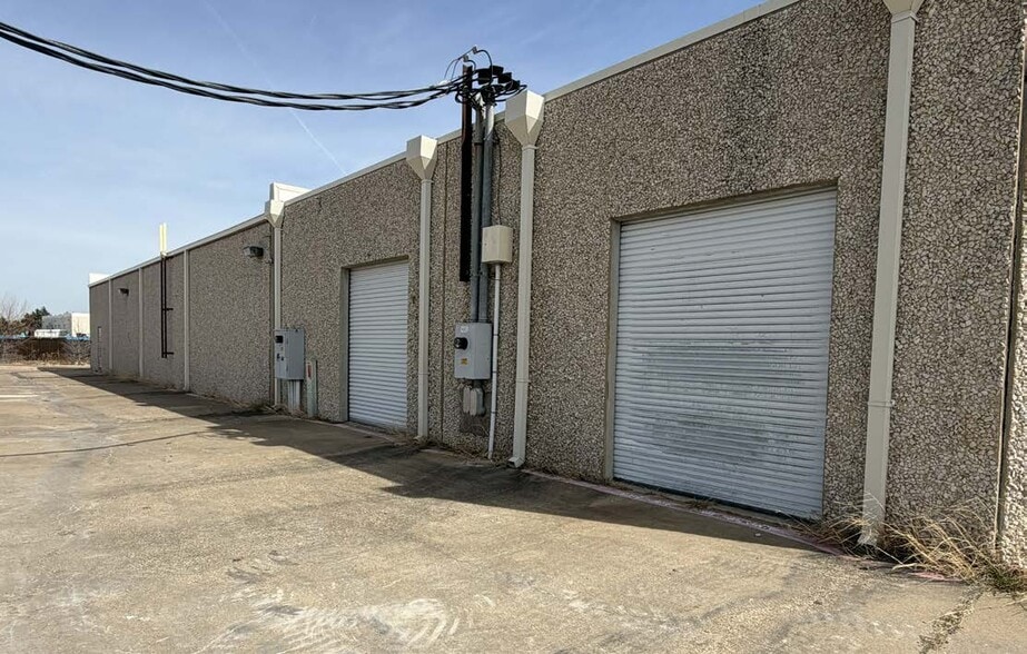 More Photos Of 1930 Alpha Dr, Rockwall Showroom For Lease