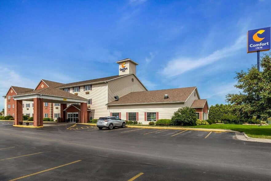 More Photos Of 425 Timberland Dr, Story City Hotel For Sale