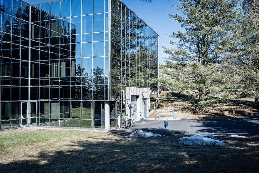 More Photos Of 25 Green Mountain Dr, South Burlington Office For Sale
