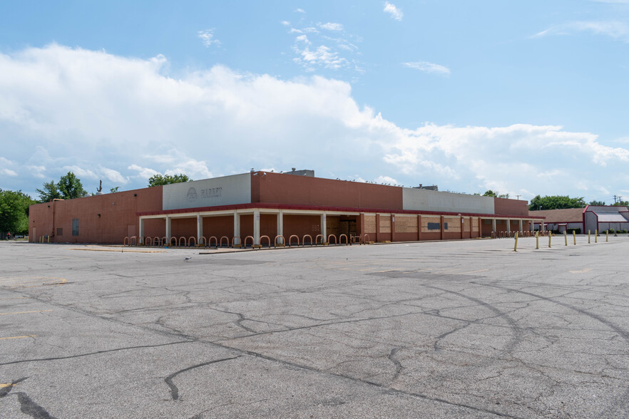 Primary Photo Of 15900 Lake Shore Blvd, Cleveland Freestanding For Lease