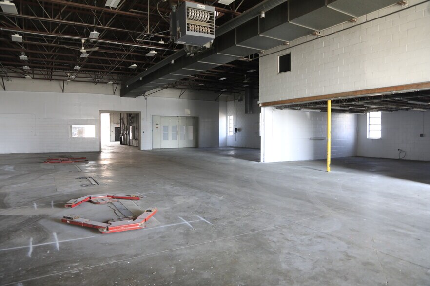 More Photos Of 2080 Harlem Ave, Riverside Auto Repair For Lease