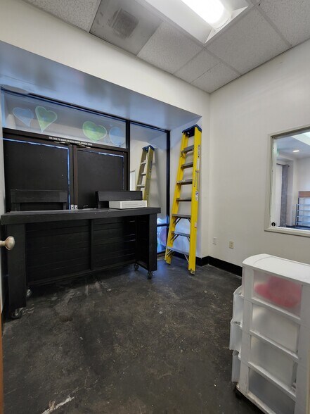 More Photos Of 1066-1070 S Fairfax Ave, Los Angeles Restaurant For Lease