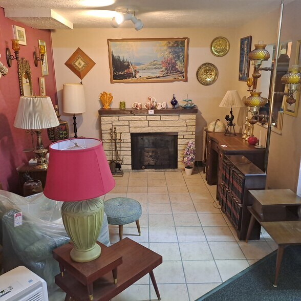 More Photos Of 1003 W 3rd St, Alliance Freestanding For Sale