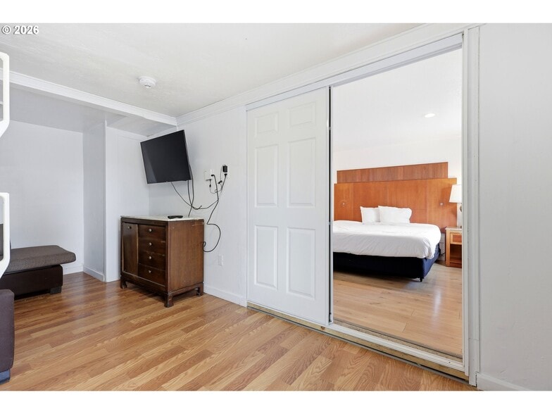 More Photos Of 11324 NE Sandy Blvd, Portland Hotel For Sale