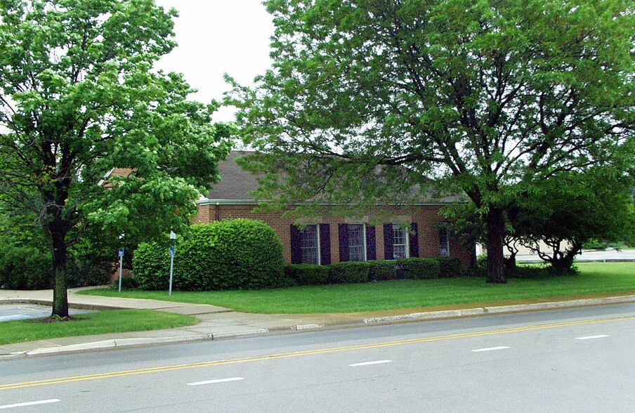 More Photos Of 111 East Side Dr, Geneva Office For Sale