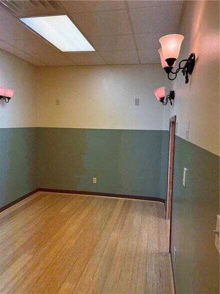 More Photos Of , Trimble Office For Sale