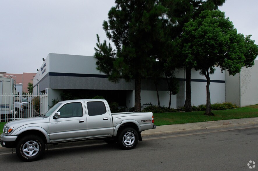 More Photos Of 10720 Ada Ave, Montclair Warehouse For Lease