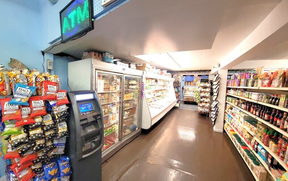 More Photos Of 21 Broadway ave, Fair Harbor Storefront Retail Residential For Sale