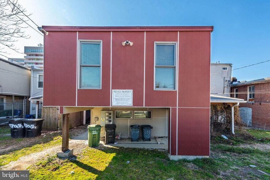 More Photos Of 338 E 25th St, Baltimore Office For Sale