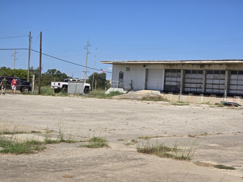 More Photos Of 1306 I-35 Interstate Frontage 76240, Gainesville Industrial For Sale