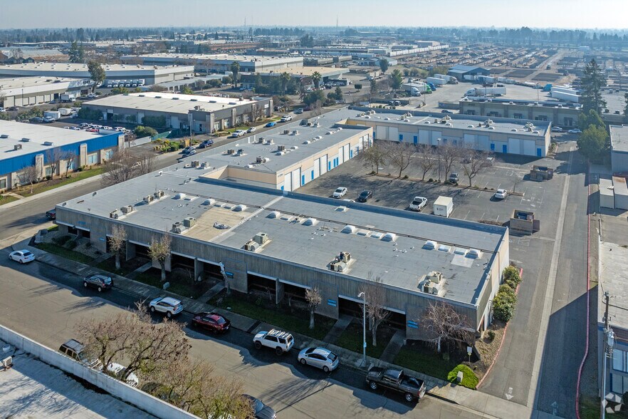 More Photos Of 4175 W Sierra Madre Ave, Fresno Light Distribution For Lease
